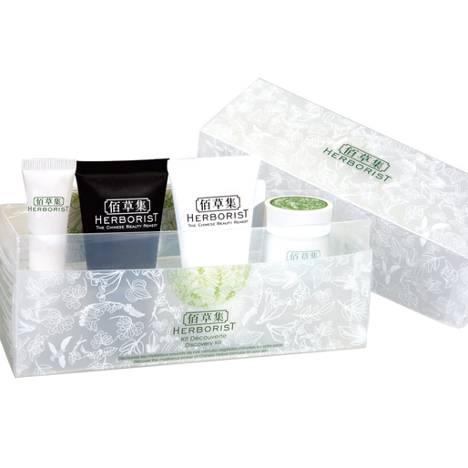 Herborist Travel Kit. Magiskt, räcker för alltid, perfekt för keff hud som min. Kostar 120 spänn på Sephora och håller mer än en månad. Använder lermaskerna flera gånger i veckan (först den svarta, sedan den vita!) och dagkrämen och ögonkrämen är bästa. Herborist Travel Kit. Magiskt, räcker för alltid, perfekt för keff hud som min. Kostar 120 spänn på Sephora och håller mer än en månad. Använder lermaskerna flera gånger i veckan (först den svarta, sedan den vita!) och dagkrämen och ögonkrämen är bästa.