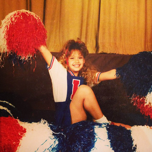 Sötchock! Jessica Alba bjuder på en throwback. Sötchock! Jessica Alba bjuder på en throwback.