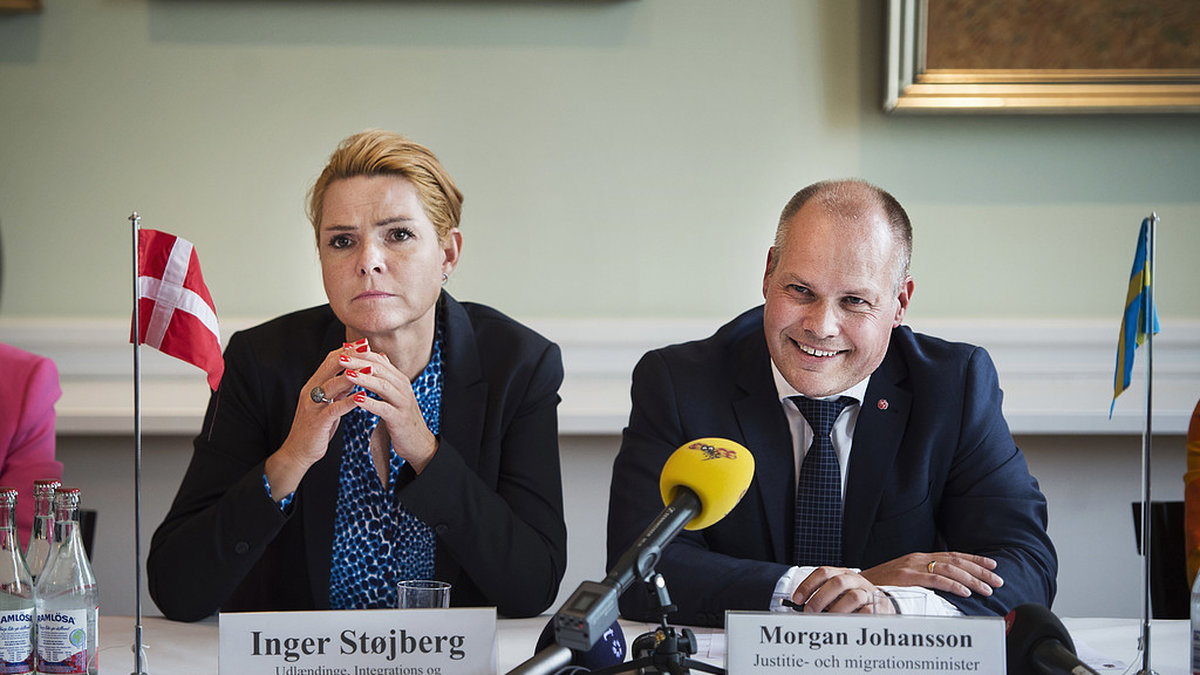 Inger Støjberg säger att regeringen överväger att införa gränskontroller.