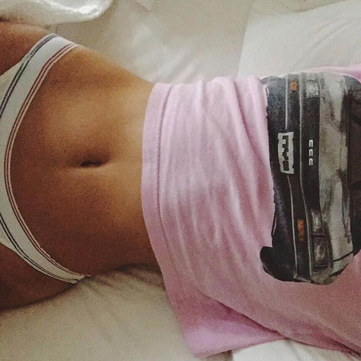 Kylie Jenner tar en magselfie. Kylie Jenner tar en magselfie.