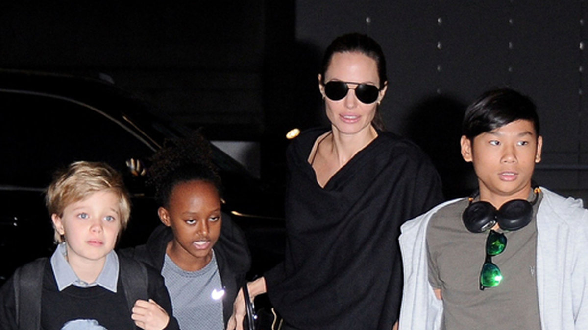 Angelina Jolie med barnen Shiloh, Zahara och Pax.