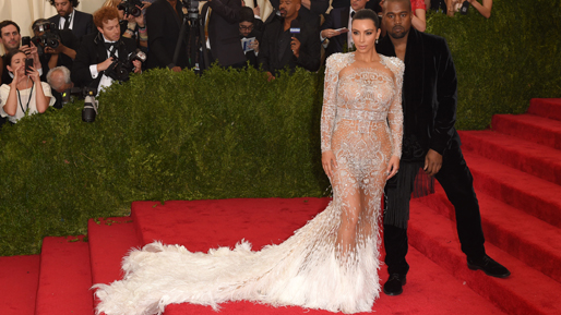 Kim och Kanye intog röda mattan. Kim och Kanye intog röda mattan.