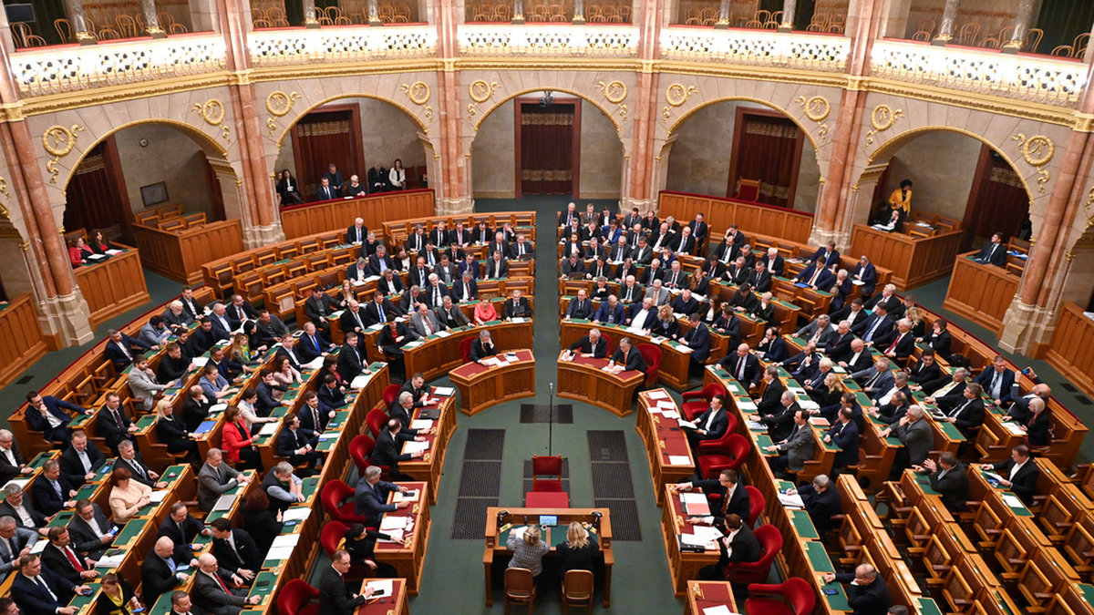 Ungerska parlamentet när de röstade om att ratificera Finlands Natoansökan på måndagen.