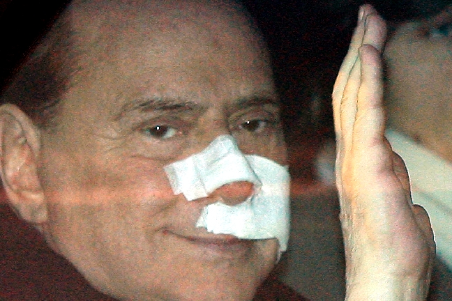 Konspirationslagda hävdade att allt var en PR-kupp iscensatt av Silvio själv, i en tid av sjunkande popularitet. Konspirationslagda hävdade att allt var en PR-kupp iscensatt av Silvio själv, i en tid av sjunkande popularitet.