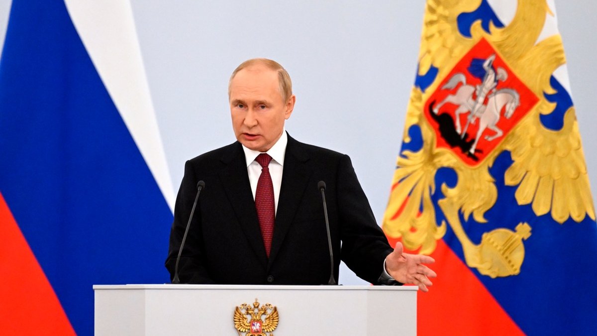 Ryssland annekterar fyra ukrainska regioner som har ockuperats under kriget, meddelar Vladimir Putin.