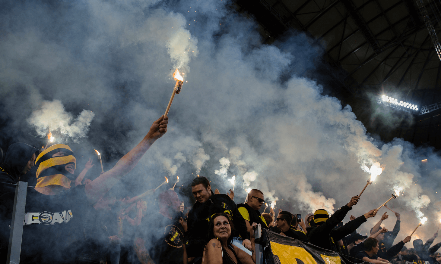 AIK-klacken i mötet med Djurgården. AIK-klacken i mötet med Djurgården.
