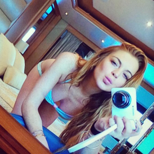 Lindsay Lohan skickar pussar till sina följare. Lindsay Lohan skickar pussar till sina följare.