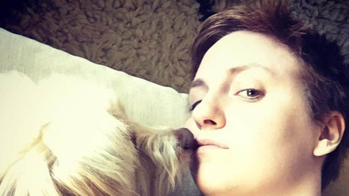 Lena Dunham gosar även hon med en gullig hund. 