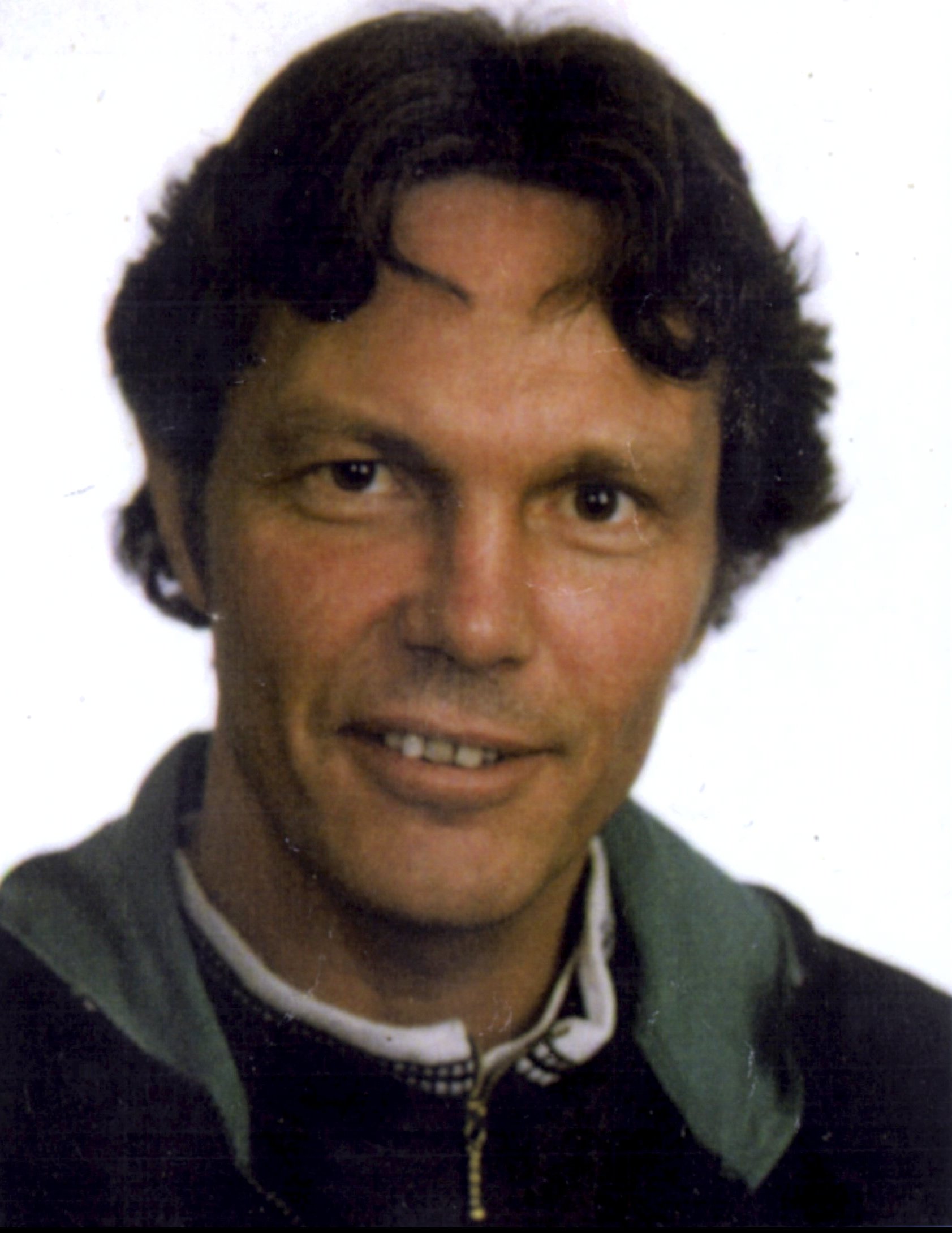 I maj 1995 dog Osmo Vallo på ett polishäkte i Karlstad efter att poliser på ett liknande sätt suttit på hans rygg och skurit av andningsvägarna.