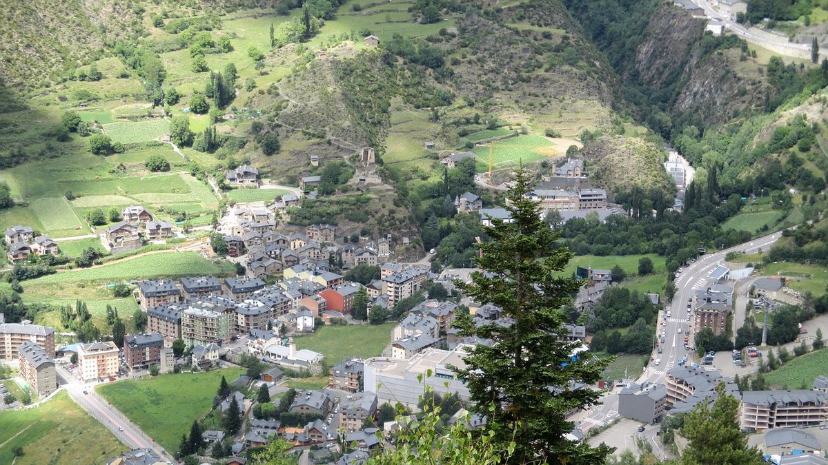 I det lilla furstendömet Andorra sörplar man i sig vin mest i världen. 