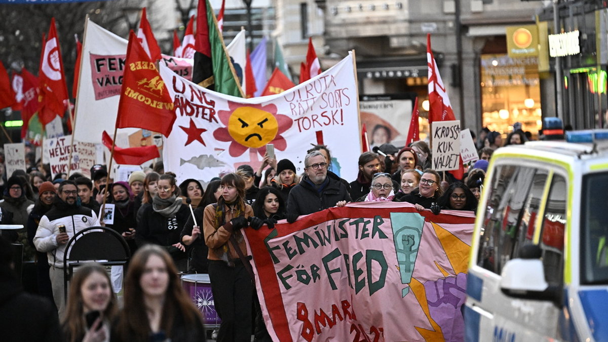 En feministisk demonstration på Internationella kvinnodagen i Malmö förra året. Feminismen är på tillbakagång bland unga i Sverige, enligt Ungdomsbarometern.
