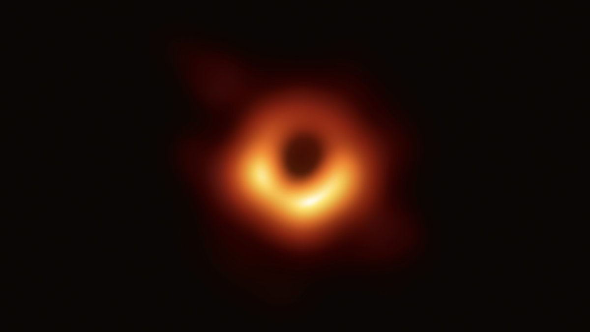 Här är den första bilden på ett svart hål