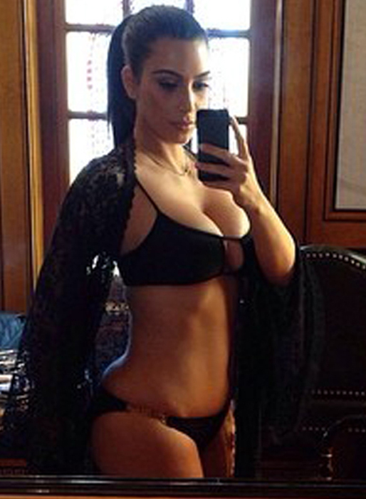 Kim Kardashian snodde lillesyrrans bikini. Kim Kardashian snodde lillesyrrans bikini.