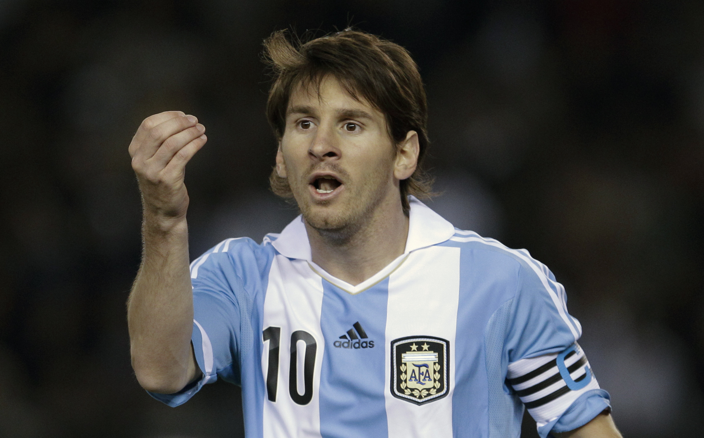 "Jag tror det blir en pojke", säger Messi. 