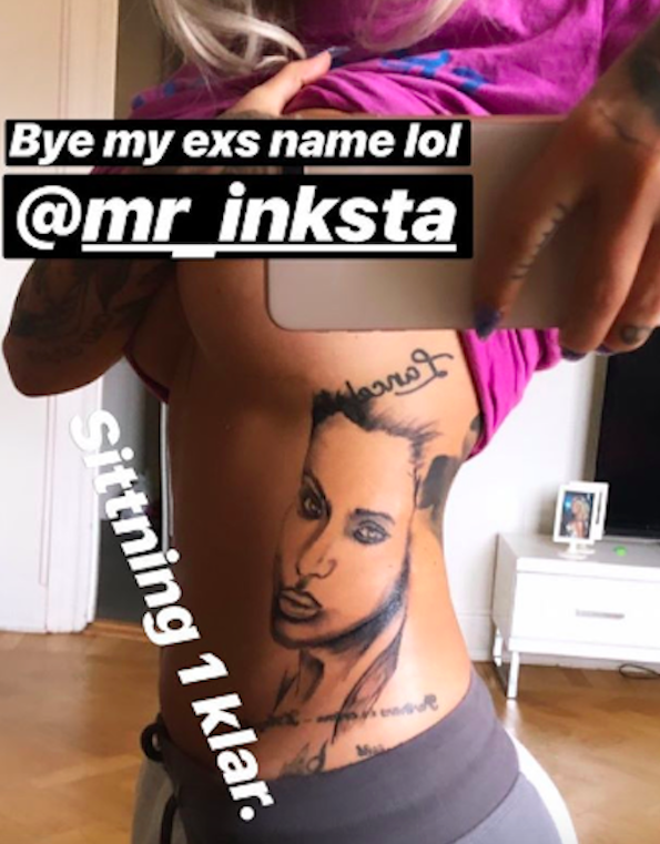 Paow visar upp tatueringen Paow visar upp tatueringen