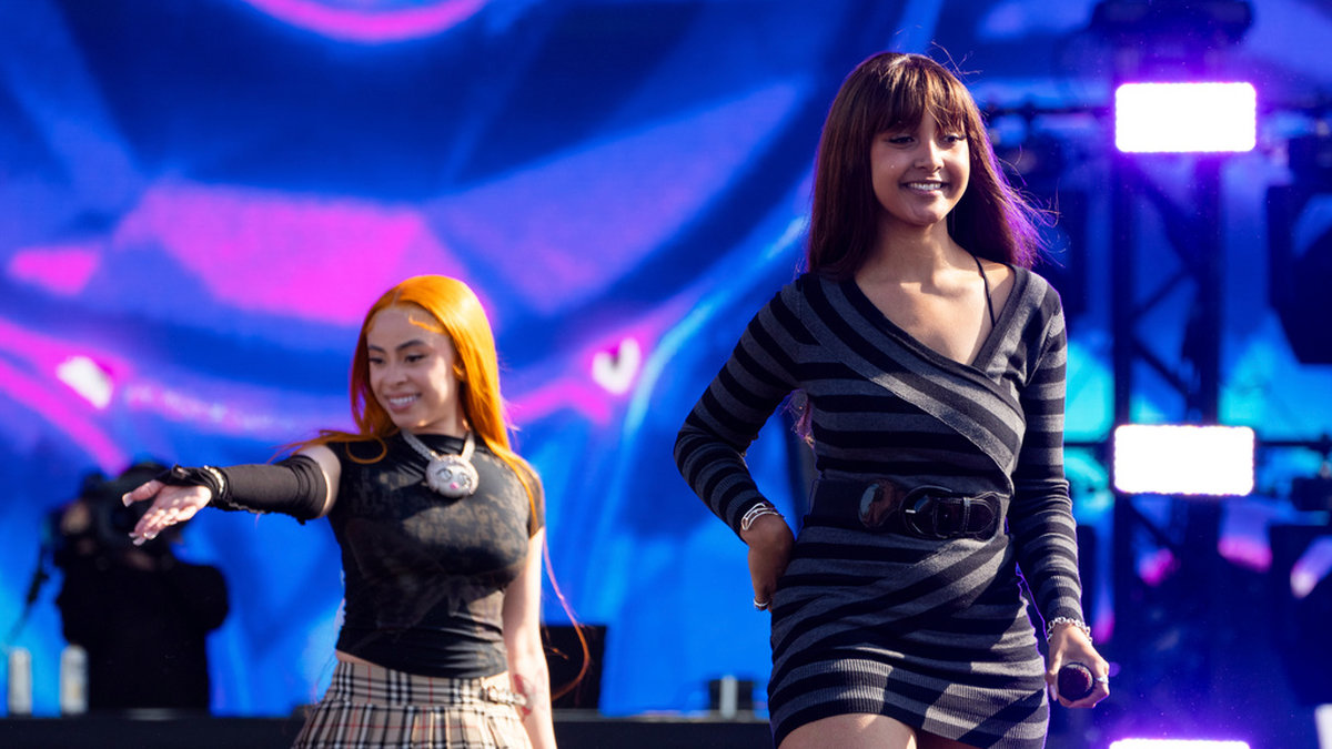Både Ice Spice (till vänster) och Pink Pantheress uppträder på sommarens Roskildefestival. Arkivbild.