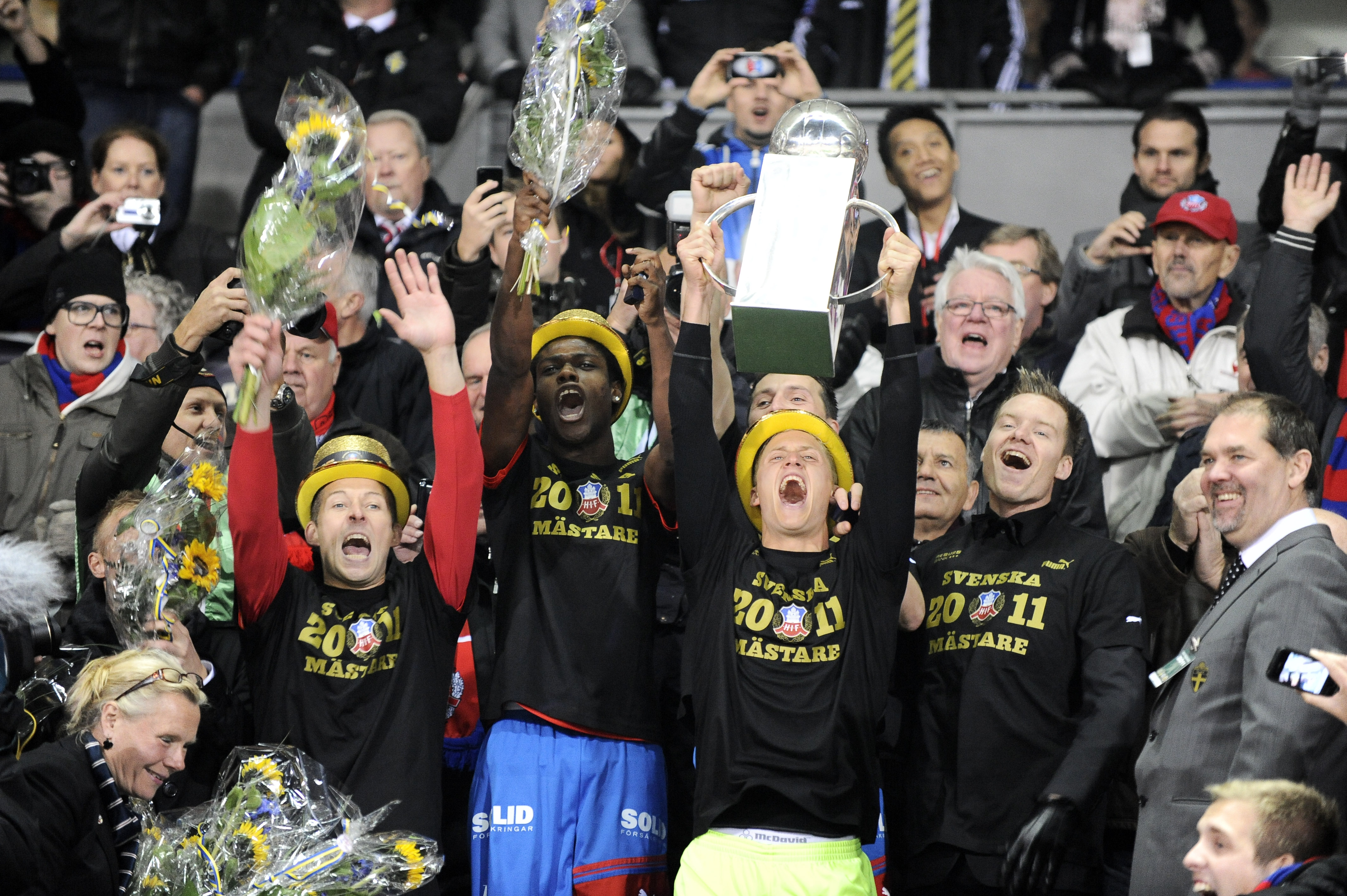 HIF fick fira guldet ifjol, men innan dess hade de redan hunnit med att vinna Supercupen mot Malmö FF med 2-1. Efter guldet vann de cupen mot Kalmar. HIF fick fira guldet ifjol, men innan dess hade de redan hunnit med att vinna Supercupen mot Malmö FF med 2-1. Efter guldet vann de cupen mot Kalmar.