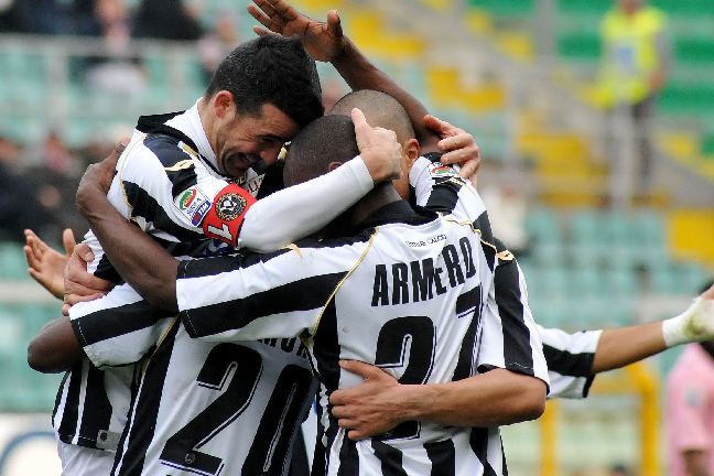 Lirarna i Udinese fick kramas många gånger mot Palermo.