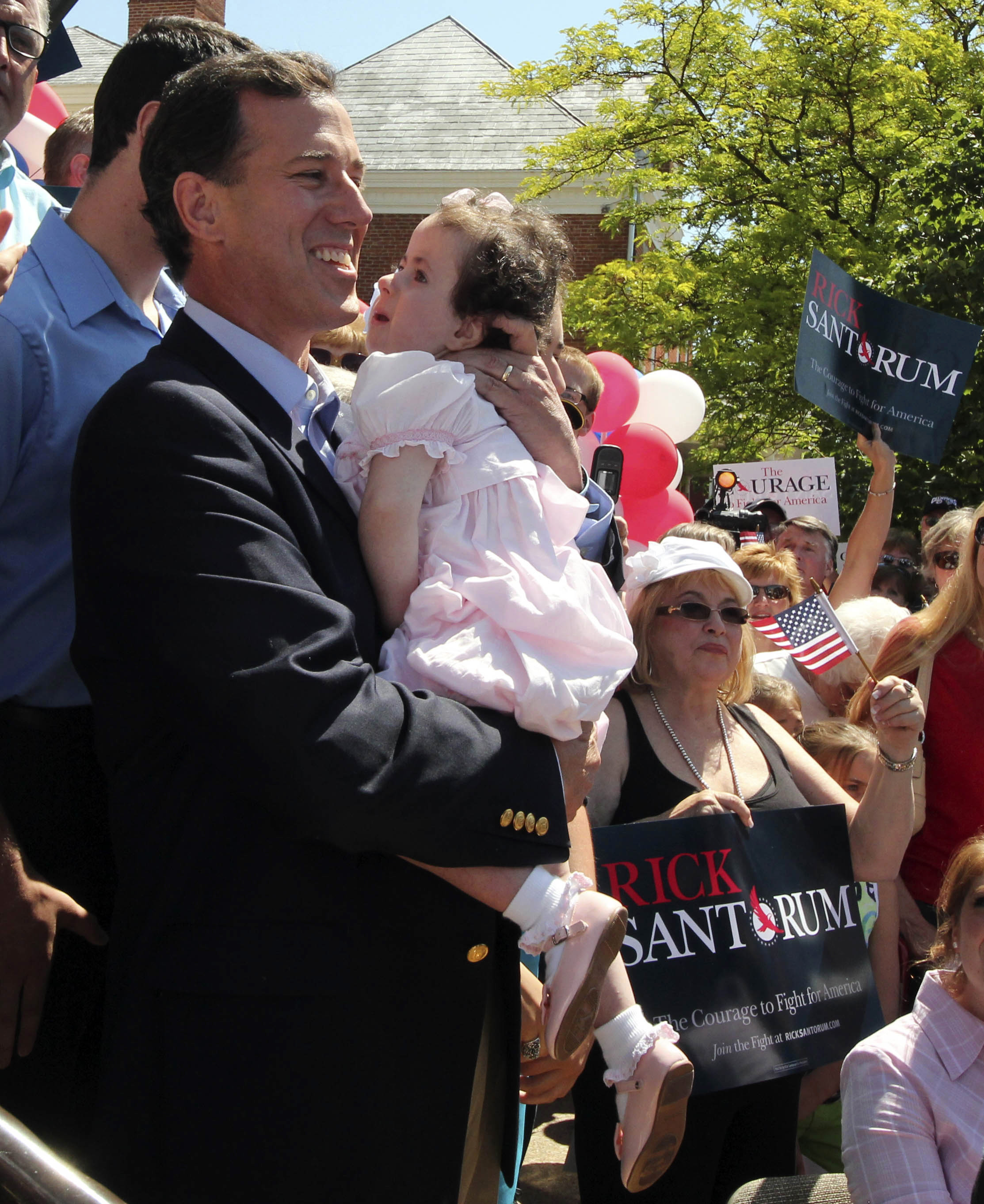 Santorum väljer att hoppa av på grund av dottern Isabellas svåra sjukdom.