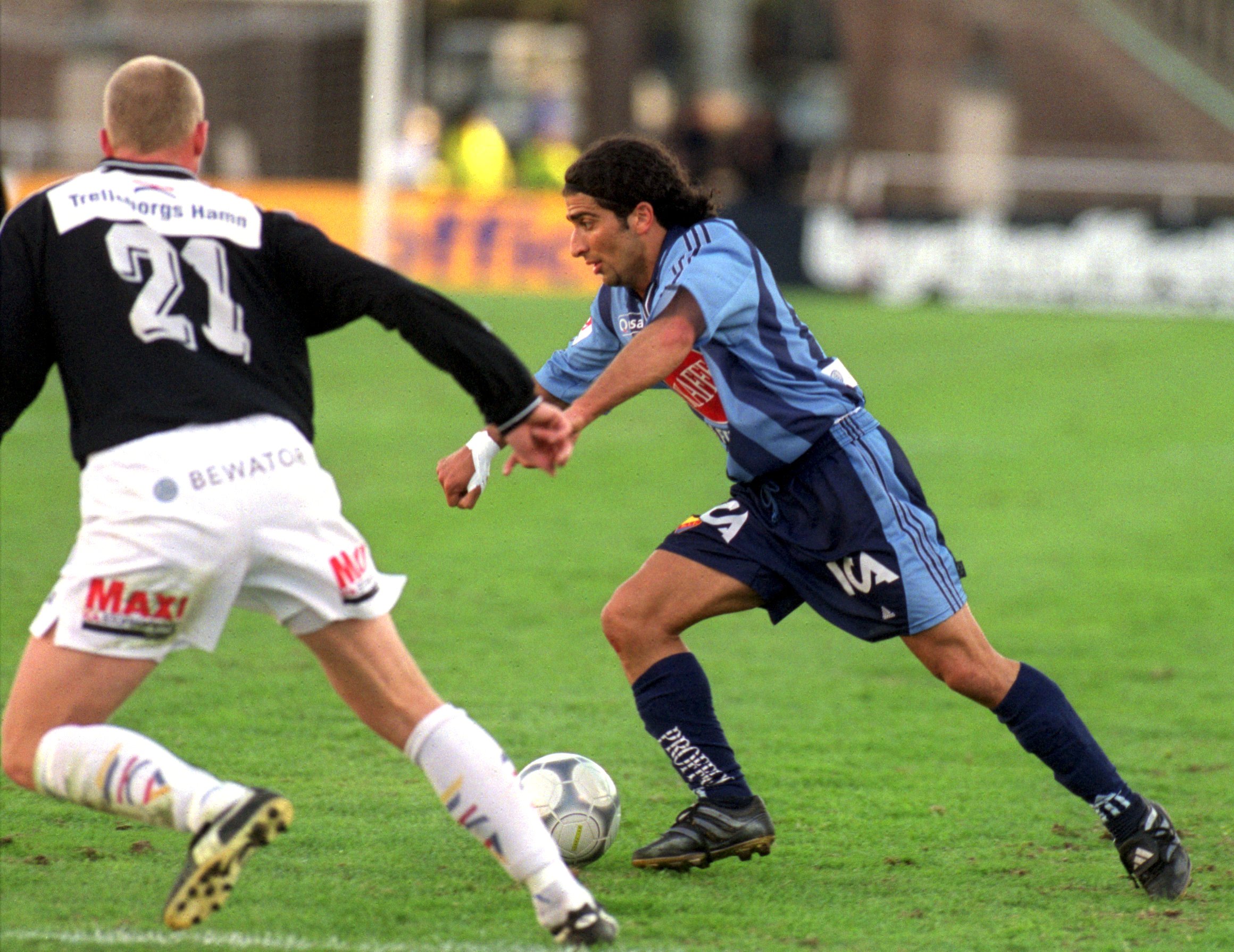 Abgar Barsom, Djurgårdens "Maradona", spelar boll mot Trelleborg år 2001.