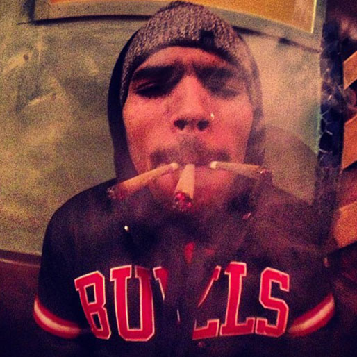Chris Brown har många talanger. En av dem är att röka tre jointar samtidigt.