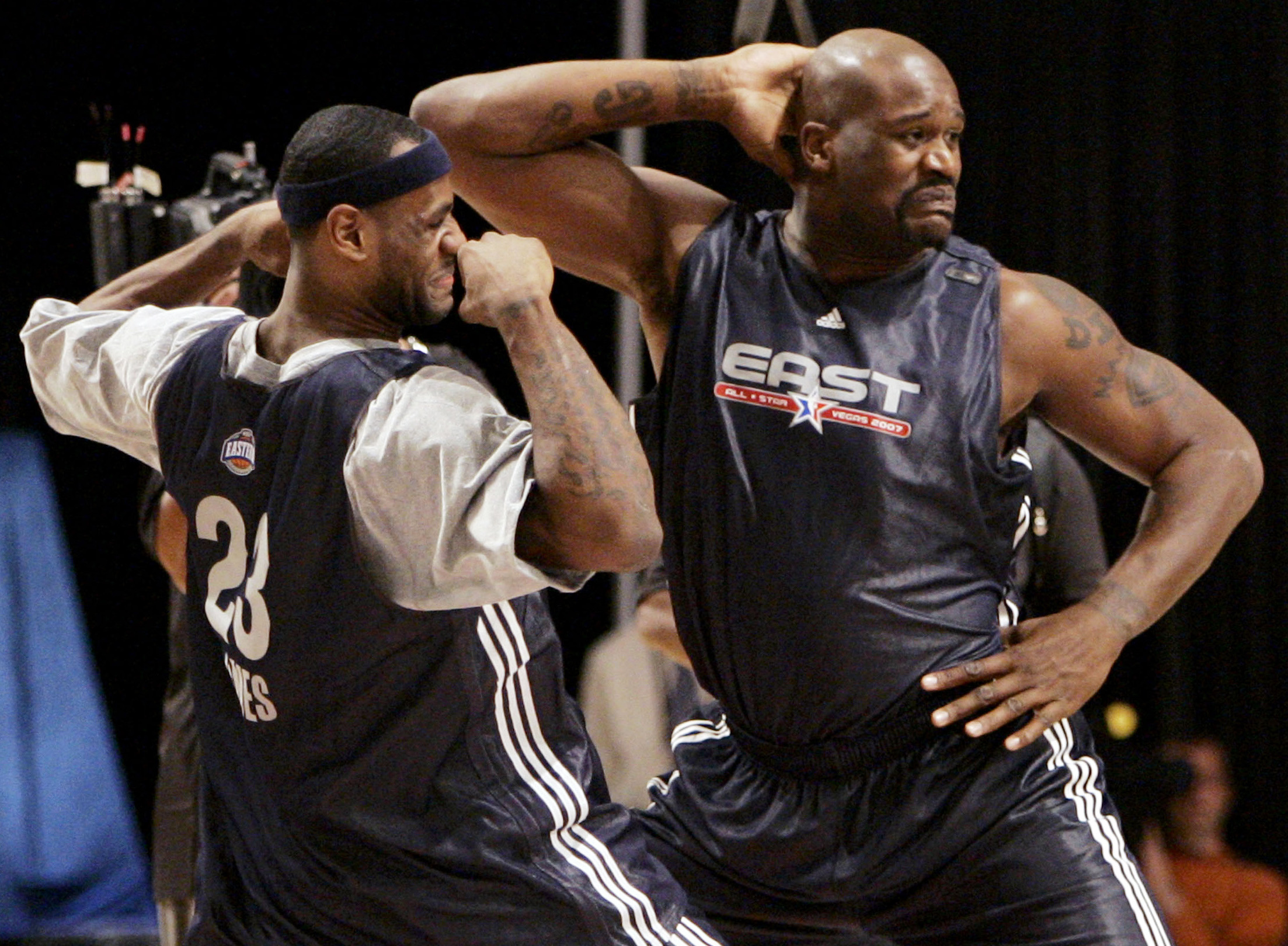 Här dansar O'Neal i kapp med superstjärnan Lebron James. Här dansar O'Neal i kapp med superstjärnan Lebron James.