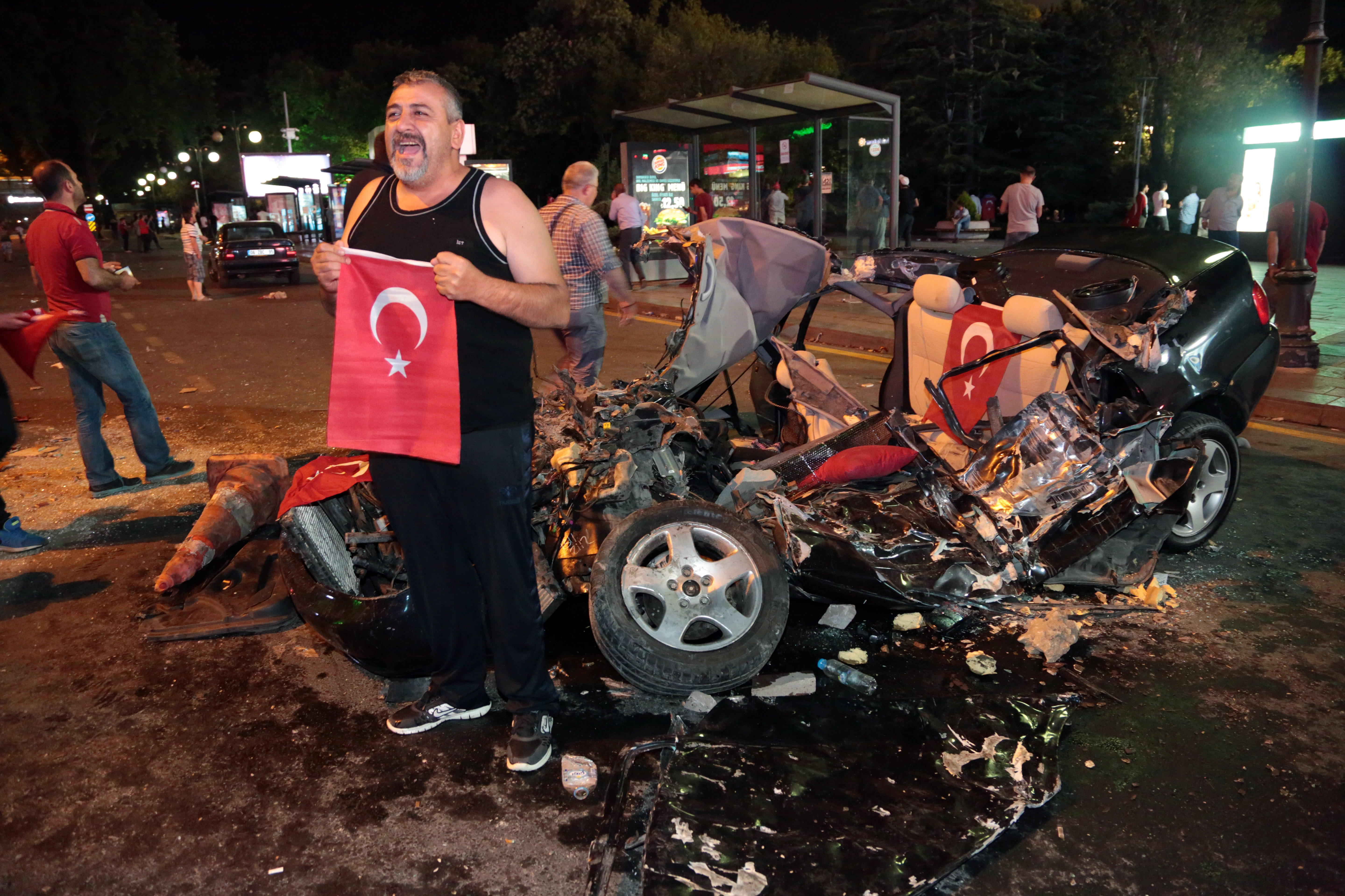 Det var ett försök till statskupp – men som misslyckades, enligt turkiska parlamentet. Det var ett försök till statskupp – men som misslyckades, enligt turkiska parlamentet.
