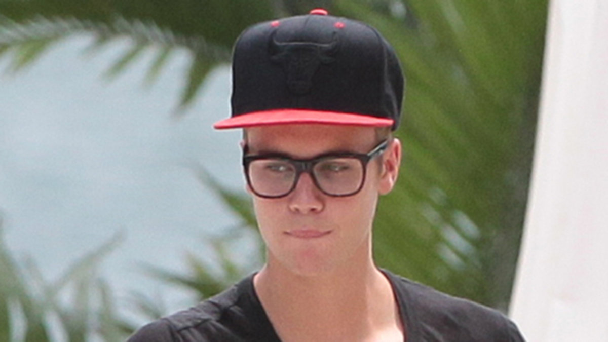 Förra sommaren körde Bieber de här glasögonen.