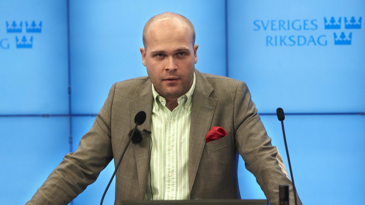 Erik Almqvist är före detta politiker inom Sverigedemokraterna.