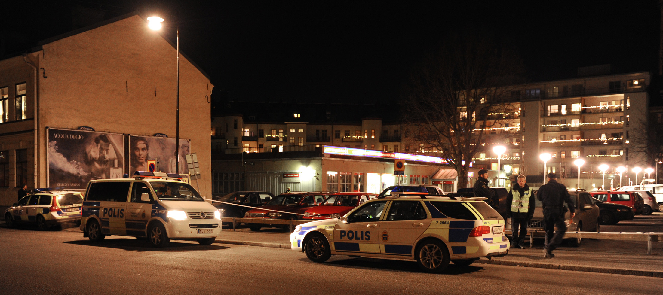 Mannen slog en flaska i huvudet på polismannen vid centralstationen i Örebro.