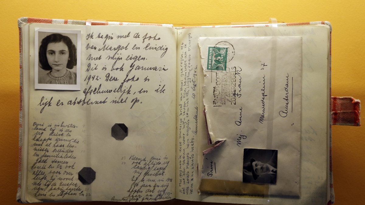 Anne Franks dagbok, där hon beskriver livet under kriget, har lästs av många.