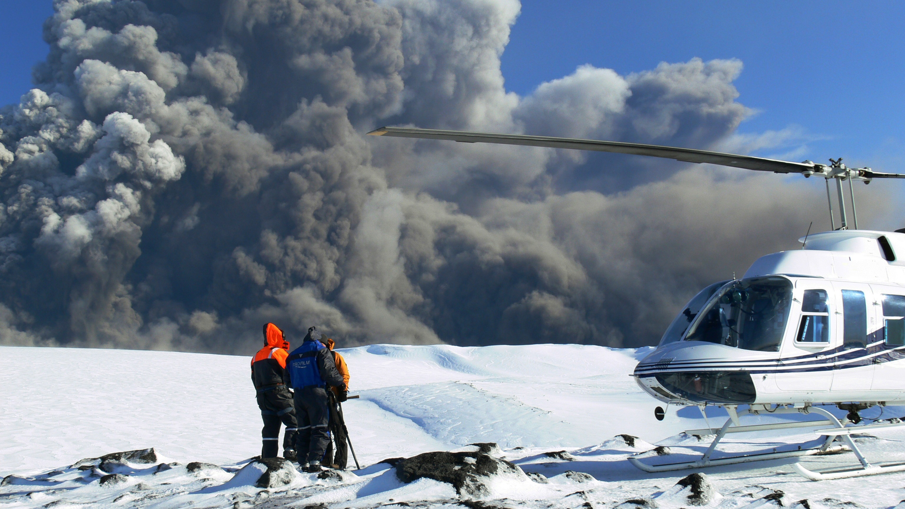 Vulkanen Eyjafjallajökull fortsätter spy ut aska och lava.