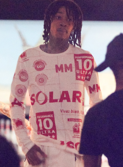 Wiz Khalifa körde lite bowling. Wiz Khalifa körde lite bowling.