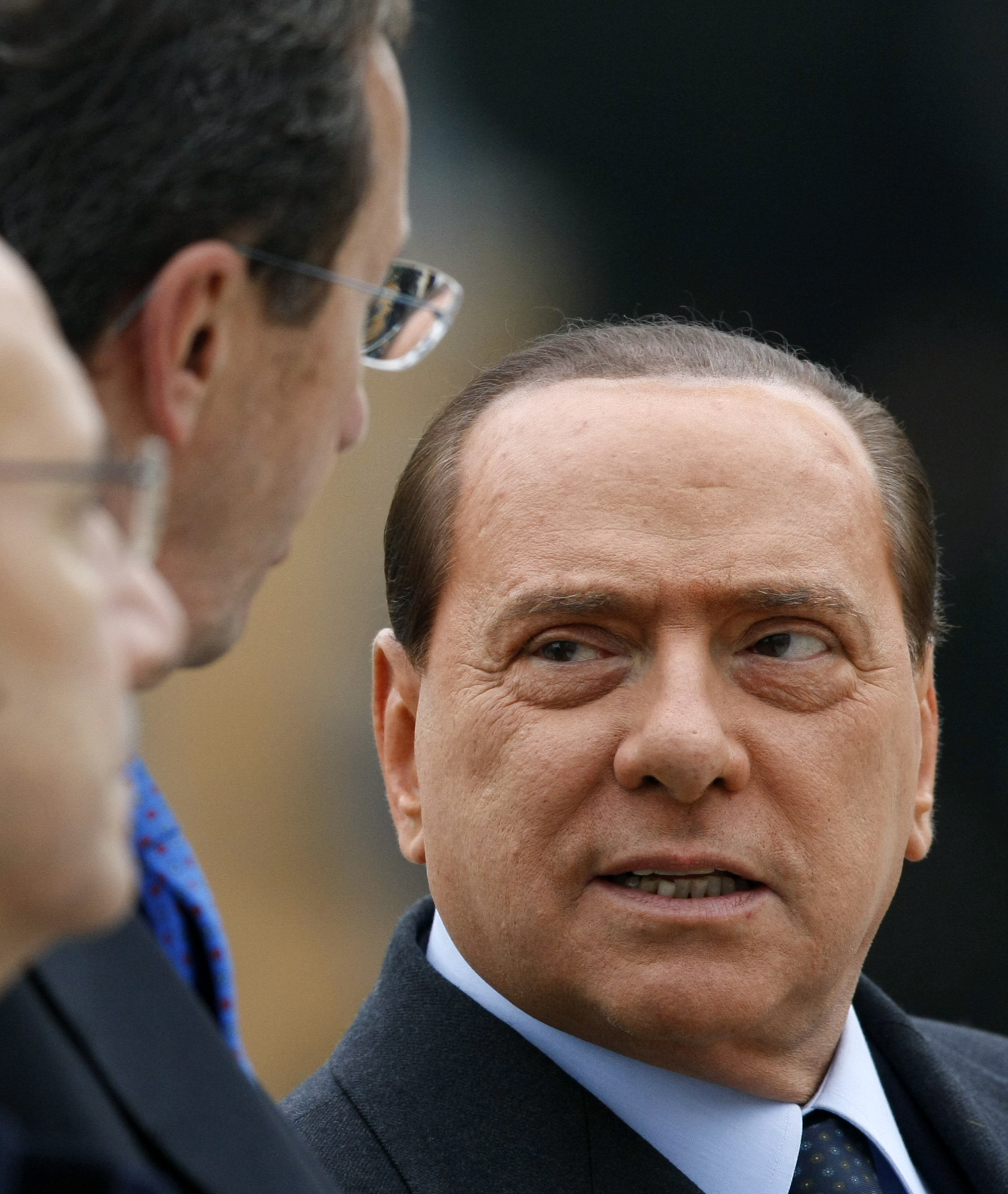 Silvio Berlusconi lånar ut sitt plan.