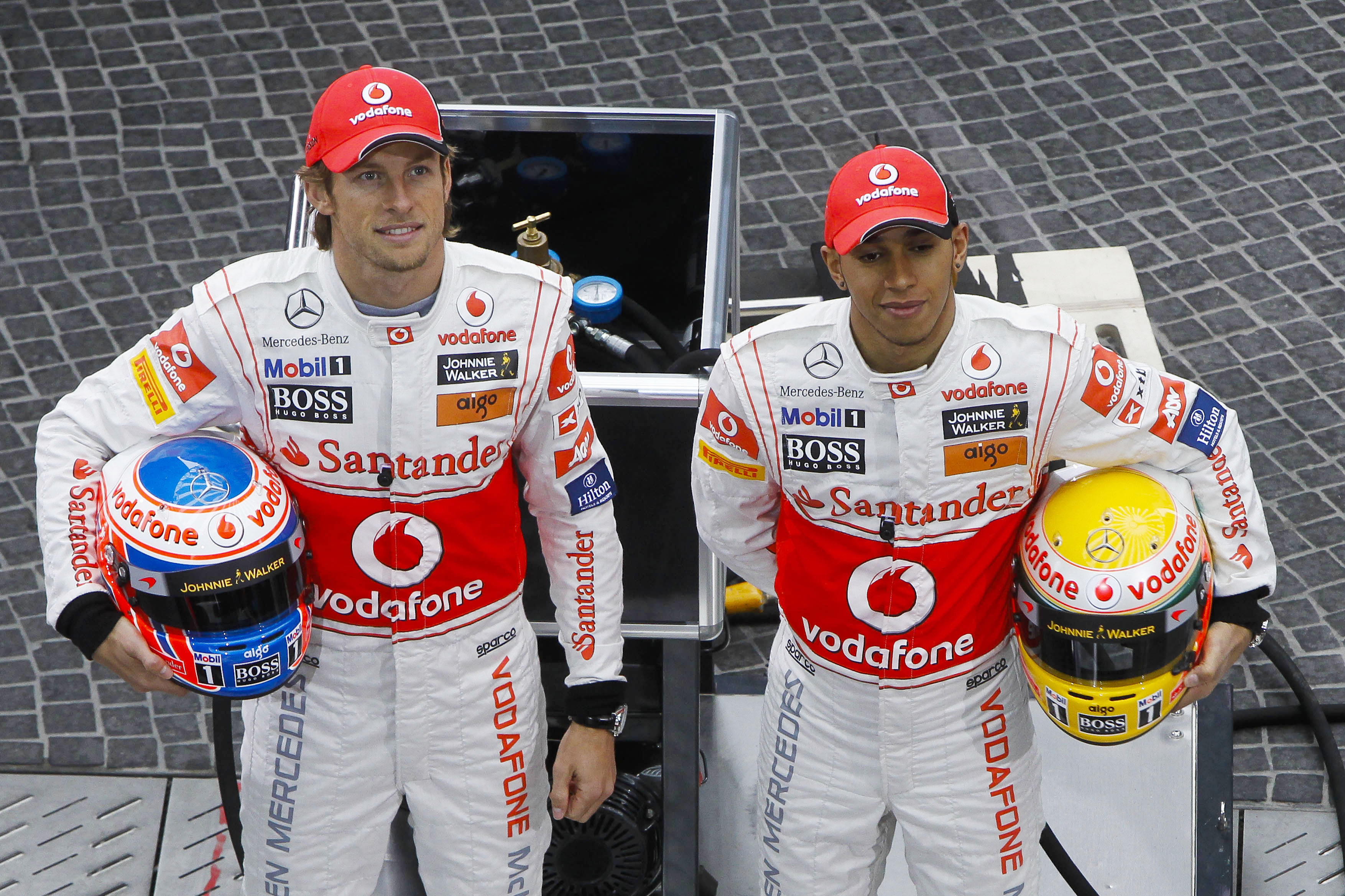Jenson Button och Lewis Hamilton har fått tillbringa stora delar av försäsongen i depån.
