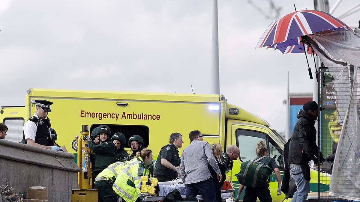 Ambulanser på Westminster bridge. 