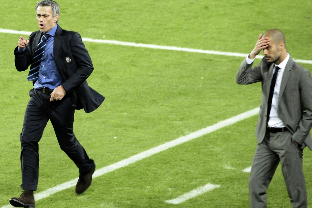 José Mourinho springer förbi en förtvivlad Guardiola under fjolårets Champions League.