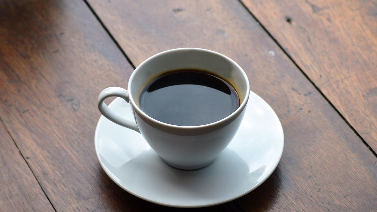 Kaffe i sig har dock fått en lägre klassificering, och anses inte orsaka cancer alls.