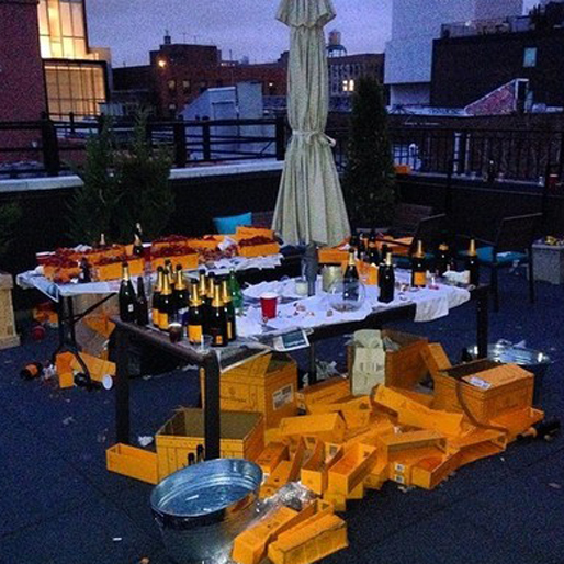 Sviterna efter en blöt Champagnefest. Sviterna efter en blöt Champagnefest.