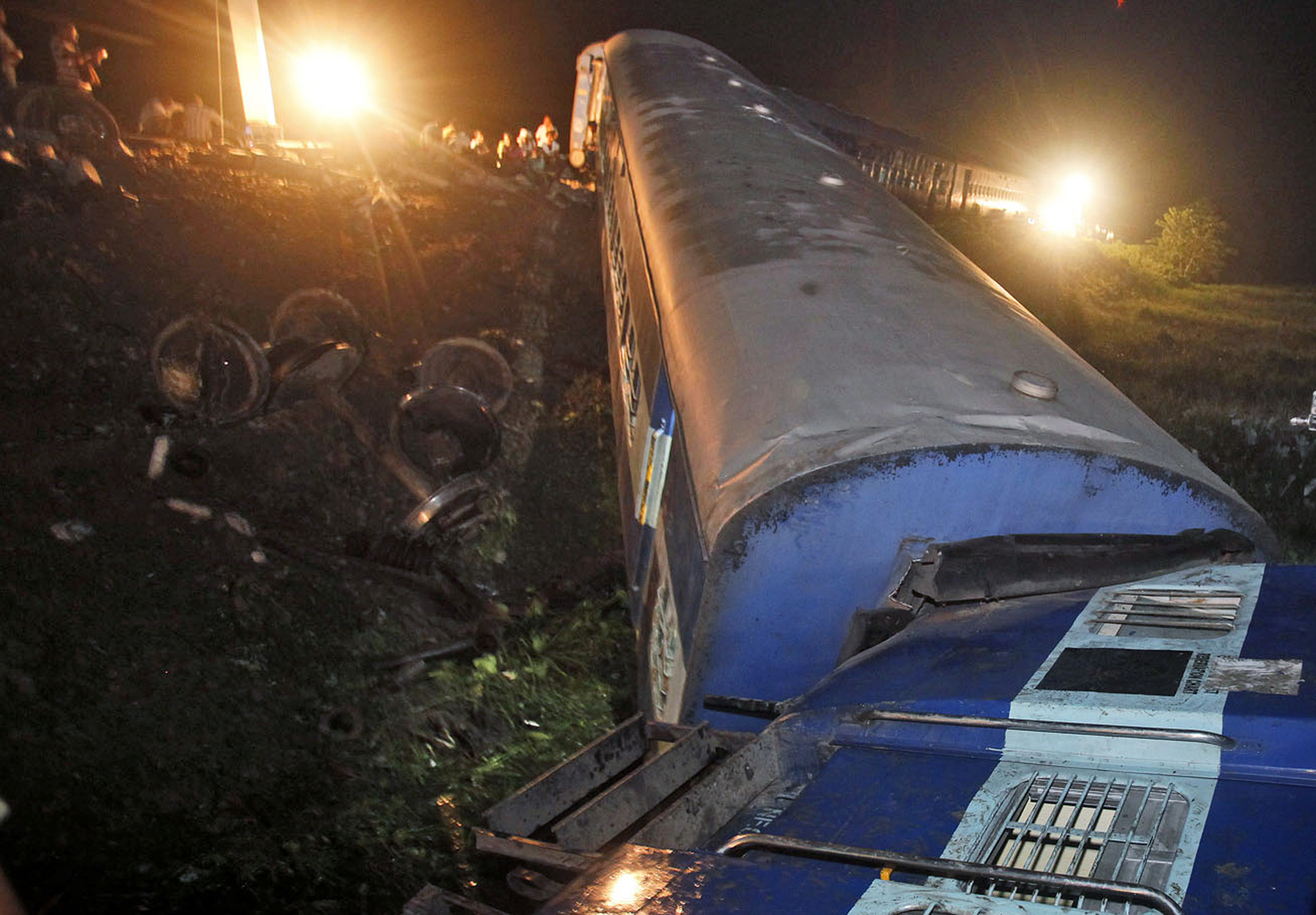 Ett annat tåg spårade också ur på söndagen, i Bhatkuchi. Den olyckan misstänks vara orsakad av sprängmedel på spåren. En lokal, militant grupp har tidigare attackerat tåg i området.