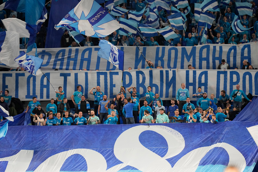 Zenit S:t Petersburgs fans lär inte få följa sitt lag i Champions League nästa säsong, trots att den inhemska ligatiteln redan är säkrad. Arkivbild.