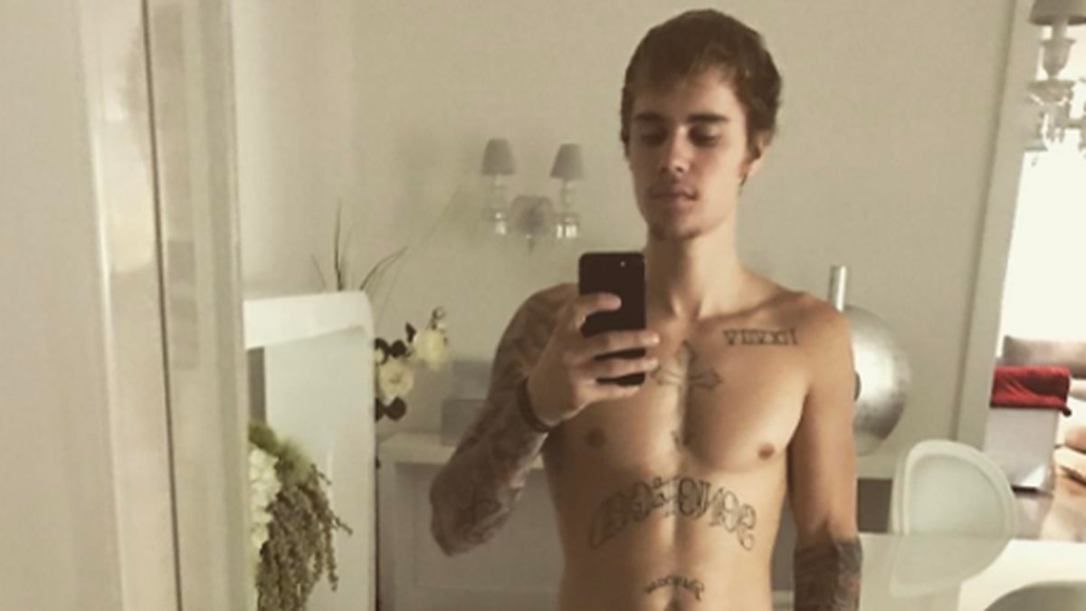 Justin Bieber är även han tillbaka på Instagram och vad kan väl vara bättre än att bjuda på en avklädd selfie? 