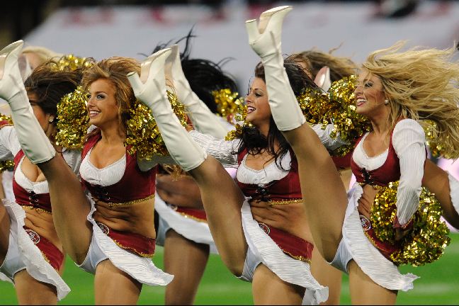 Cheerleaders är en gammal tradition inom amerikansk sport.