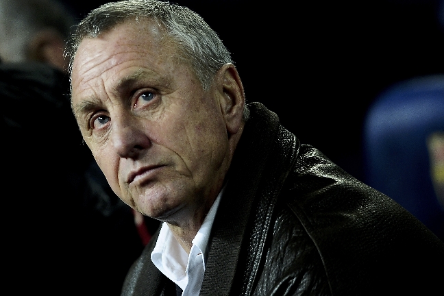 Johan Cruyff menar att det måste ske en förändring i Spaniens startelva.