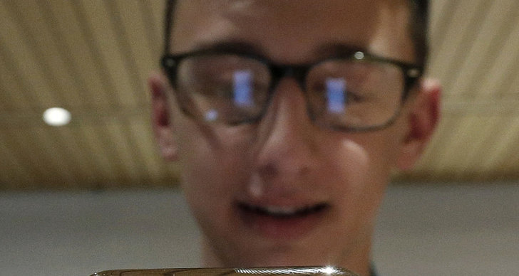 Han Kopte Iphone X Pa Releasen Krossade Skarmen Samma Dag