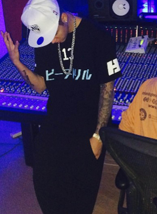 Bieber får feeling i studion. Bieber får feeling i studion.