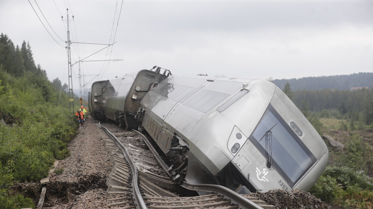 Rälsen blev rejält tilltygad i samband med att tåget spårade ur på den underminerade banvallen den 7 augusti. Arkivbild.