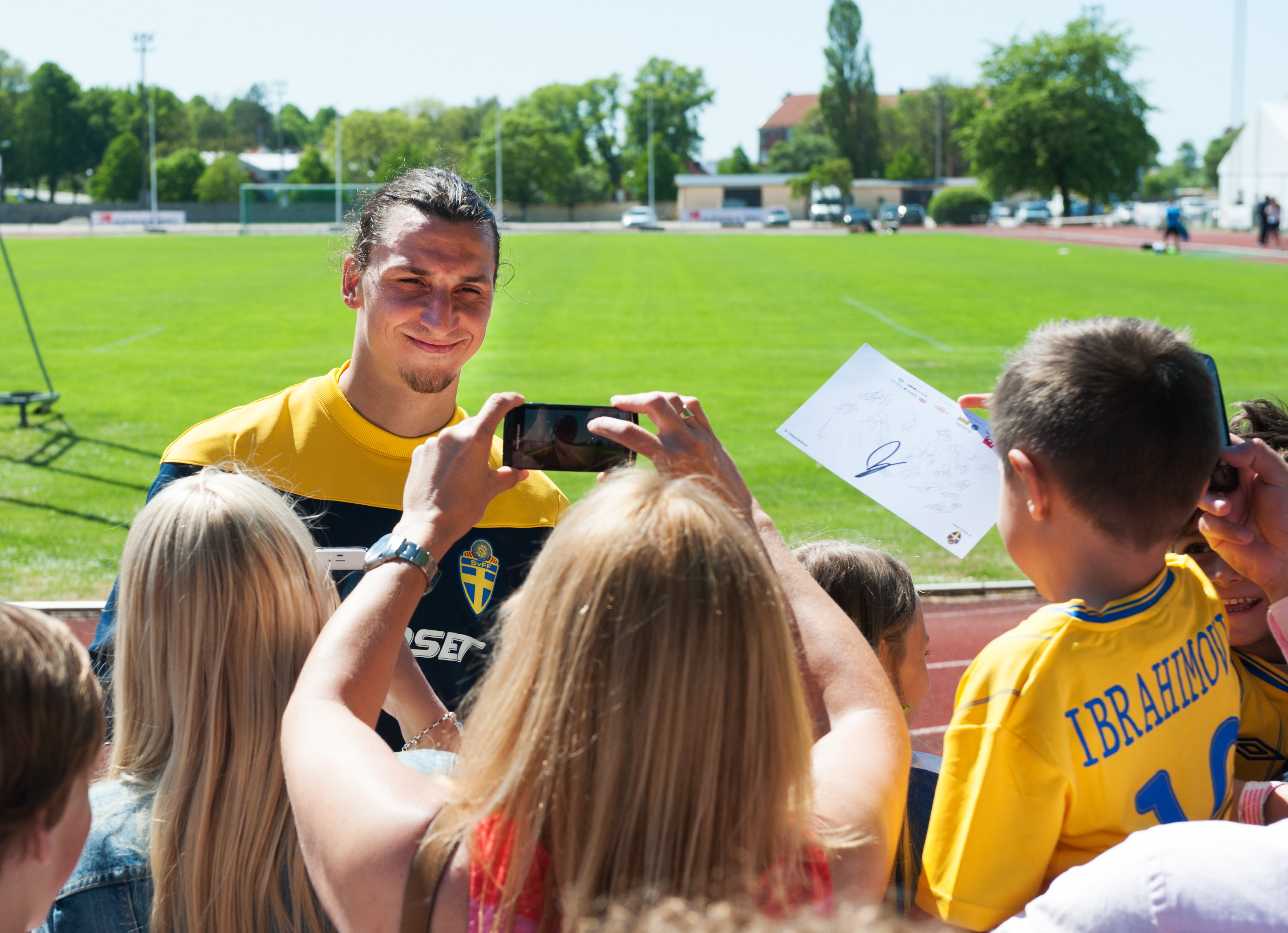 Zlatan träffar fansen i Visby. 