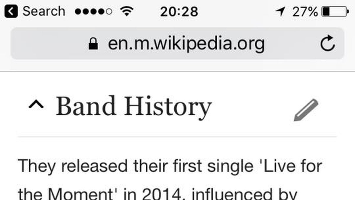Han ändrade på wikipedia så att det stod att han var bandmedlemmens kusin. 