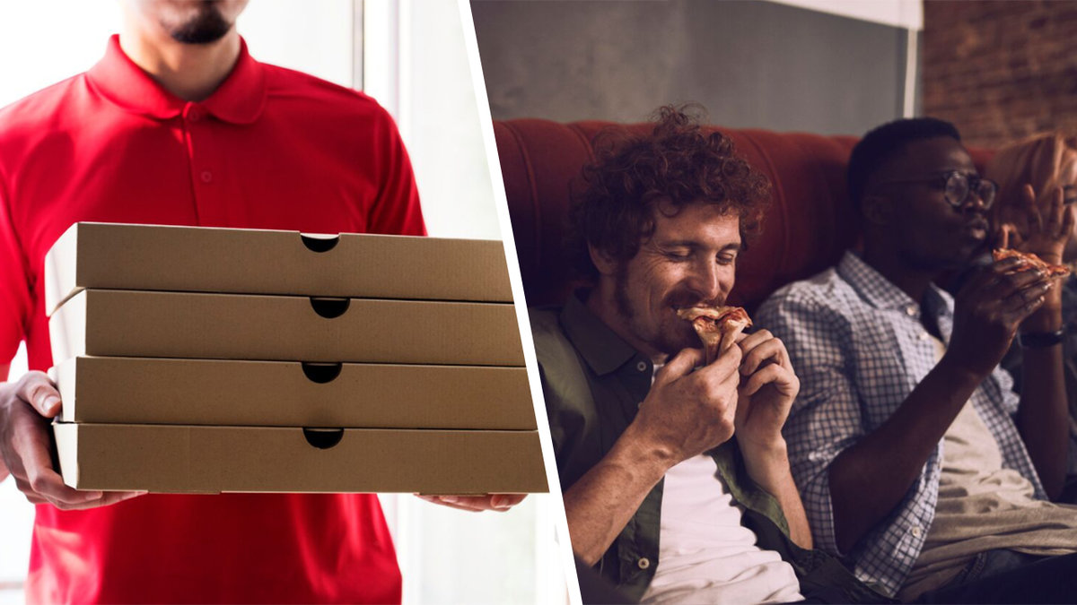 en man i röd tröja håller i kartonger, två män äter varsin pizza